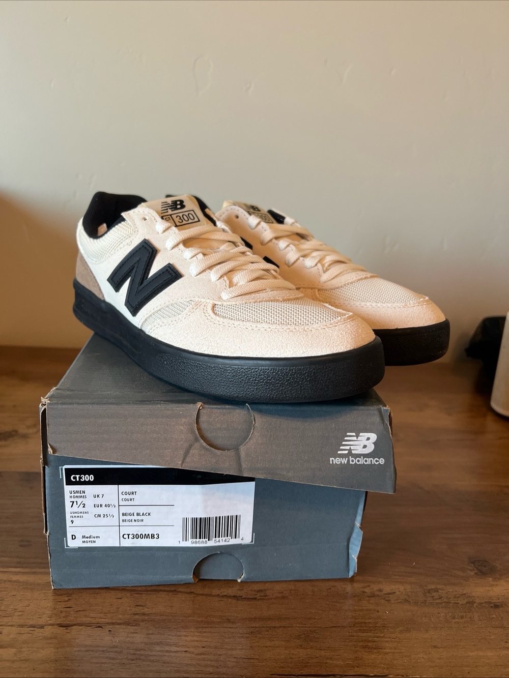 New Balance CT300 Men’s 7.5 Women’s 9 Beige & Black Court Sneakers